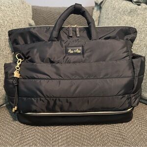 Itzy Ritzy Puffer Weekender ☁️☀️🕶️